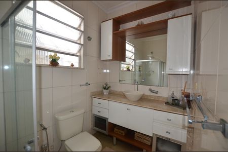 Casa à venda com 272m², 3 quartos e 2 vagasBanheiro Social