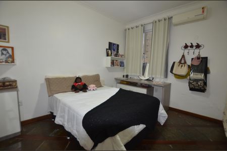 Casa à venda com 272m², 3 quartos e 2 vagasQuarto 2