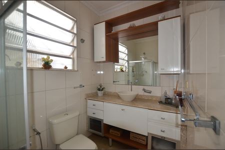 Casa à venda com 272m², 3 quartos e 2 vagasBanheiro Social