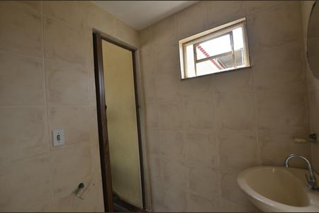 Casa à venda com 272m², 3 quartos e 2 vagasBanheiro de serviço