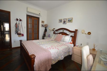 Casa à venda com 272m², 3 quartos e 2 vagasQuarto 1 Suite