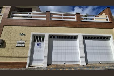 Casa à venda com 272m², 3 quartos e 2 vagasFachada