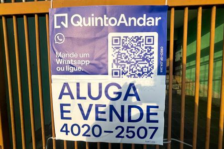 Casa à venda com 130m², 4 quartos e 2 vagas Casa à venda com 130m², 4 quartos e 2 vagasPlaquinha