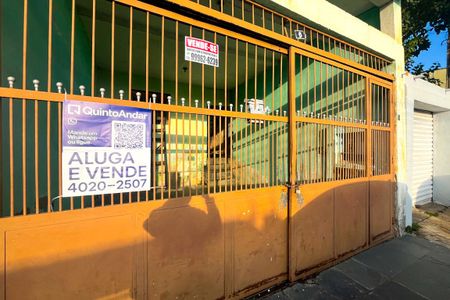 Casa à venda com 130m², 4 quartos e 2 vagas Casa à venda com 130m², 4 quartos e 2 vagasFachada