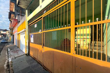 Casa à venda com 130m², 4 quartos e 2 vagas Casa à venda com 130m², 4 quartos e 2 vagasFachada