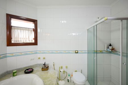 Casa para alugar com 399m², 4 quartos e 4 vagas Casa para alugar com 399m², 4 quartos e 4 vagasBanheiro da Suíte 1