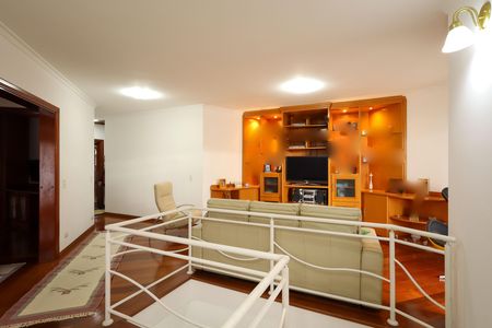 Casa para alugar com 399m², 4 quartos e 4 vagas Casa para alugar com 399m², 4 quartos e 4 vagasSala de tv