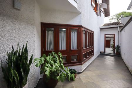 Casa para alugar com 399m², 4 quartos e 4 vagas Casa para alugar com 399m², 4 quartos e 4 vagasCorredor quintal