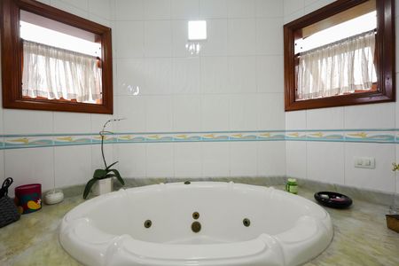 Casa para alugar com 399m², 4 quartos e 4 vagas Casa para alugar com 399m², 4 quartos e 4 vagasBanheiro da Suíte 1