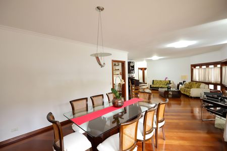 Casa para alugar com 399m², 4 quartos e 4 vagas Casa para alugar com 399m², 4 quartos e 4 vagasSala de jantar