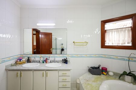 Casa para alugar com 399m², 4 quartos e 4 vagas Casa para alugar com 399m², 4 quartos e 4 vagasBanheiro da Suíte 1