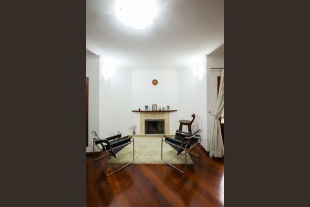 Casa para alugar com 399m², 4 quartos e 4 vagas Casa para alugar com 399m², 4 quartos e 4 vagasSala de estar