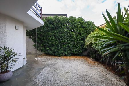 Casa para alugar com 399m², 4 quartos e 4 vagas Casa para alugar com 399m², 4 quartos e 4 vagasCorredor quintal