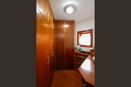 Casa para alugar com 399m², 4 quartos e 4 vagas Casa para alugar com 399m², 4 quartos e 4 vagasCloset quarto Suíte 1
