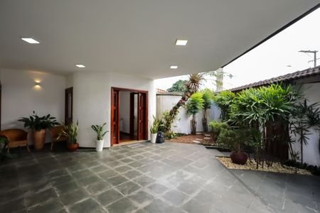 Casa para alugar com 399m², 4 quartos e 4 vagas Casa para alugar com 399m², 4 quartos e 4 vagasGaragem