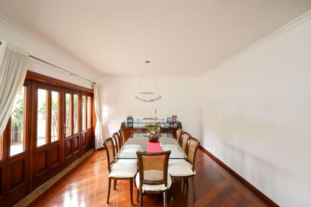 Casa para alugar com 399m², 4 quartos e 4 vagas Casa para alugar com 399m², 4 quartos e 4 vagasSala de jantar