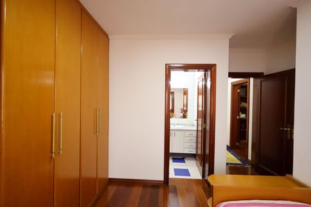 Casa para alugar com 399m², 4 quartos e 4 vagas Casa para alugar com 399m², 4 quartos e 4 vagasQuarto 2 - Suíte
