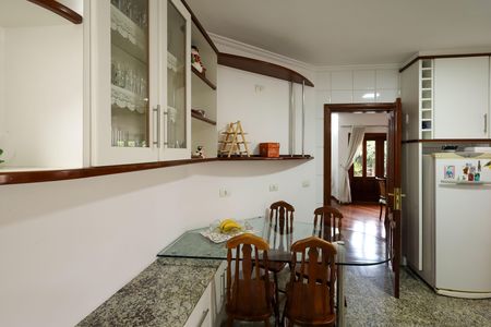Casa para alugar com 399m², 4 quartos e 4 vagas Casa para alugar com 399m², 4 quartos e 4 vagasCozinha
