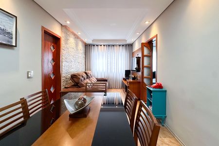Apartamento à venda com 55m², 2 quartos e 1 vaga Apartamento à venda com 55m², 2 quartos e 1 vagaSala