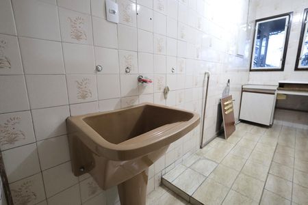 Apartamento para alugar com 180m², 3 quartos e sem vaga Apartamento para alugar com 180m², 3 quartos e sem vagaÁrea de Serviço