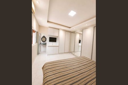 Casa à venda com 220m², 3 quartos e 2 vagas Casa à venda com 220m², 3 quartos e 2 vagasQuarto