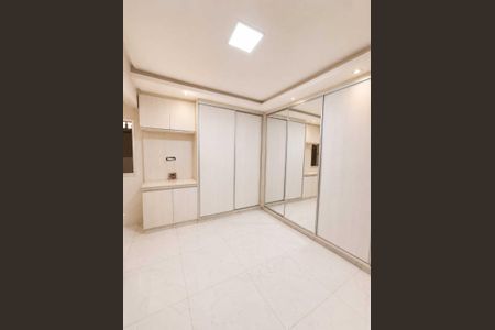 Casa à venda com 220m², 3 quartos e 2 vagas Casa à venda com 220m², 3 quartos e 2 vagasQuarto