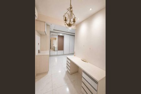 Casa à venda com 220m², 3 quartos e 2 vagas Casa à venda com 220m², 3 quartos e 2 vagasQuarto