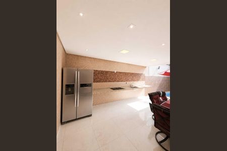 Casa à venda com 220m², 3 quartos e 2 vagas Casa à venda com 220m², 3 quartos e 2 vagasChurrasqueira