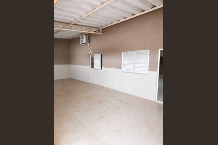 Casa à venda com 220m², 3 quartos e 2 vagas Casa à venda com 220m², 3 quartos e 2 vagasÁrea externa
