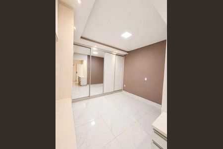 Casa à venda com 220m², 3 quartos e 2 vagas Casa à venda com 220m², 3 quartos e 2 vagasQuarto