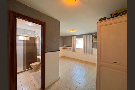Casa de condomínio à venda com 360m², 4 quartos e 3 vagas Casa de condomínio à venda com 360m², 4 quartos e 3 vagasSuíte 3