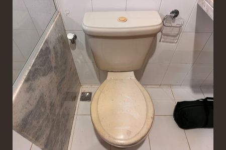 Casa de condomínio à venda com 360m², 4 quartos e 3 vagas Casa de condomínio à venda com 360m², 4 quartos e 3 vagasSuíte 4 - Banheiro