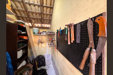 Casa de condomínio à venda com 360m², 4 quartos e 3 vagas Casa de condomínio à venda com 360m², 4 quartos e 3 vagasÁrea externa