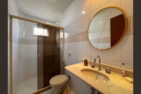 Casa de condomínio à venda com 360m², 4 quartos e 3 vagas Casa de condomínio à venda com 360m², 4 quartos e 3 vagasSuíte 3 - Banheiro