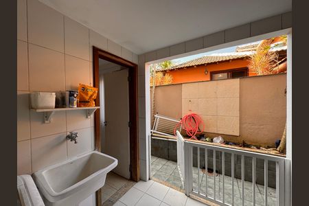 Casa de condomínio à venda com 360m², 4 quartos e 3 vagas Casa de condomínio à venda com 360m², 4 quartos e 3 vagasÁrea de Serviço