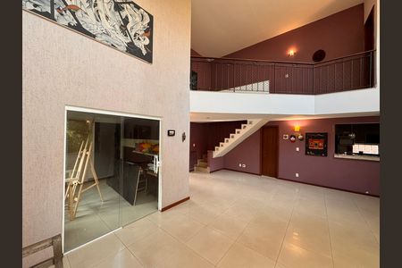 Casa de condomínio à venda com 360m², 4 quartos e 3 vagas Casa de condomínio à venda com 360m², 4 quartos e 3 vagasSala