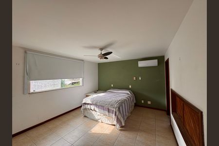 Casa de condomínio à venda com 360m², 4 quartos e 3 vagas Casa de condomínio à venda com 360m², 4 quartos e 3 vagasSuíte 1 (Master)