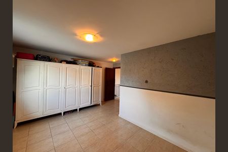 Casa de condomínio à venda com 360m², 4 quartos e 3 vagas Casa de condomínio à venda com 360m², 4 quartos e 3 vagasSuíte 3
