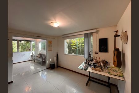 Casa de condomínio à venda com 360m², 4 quartos e 3 vagas Casa de condomínio à venda com 360m², 4 quartos e 3 vagasSuíte 4
