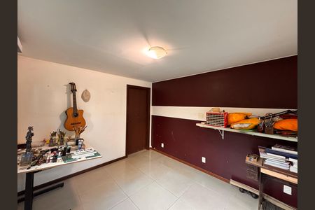 Casa de condomínio à venda com 360m², 4 quartos e 3 vagas Casa de condomínio à venda com 360m², 4 quartos e 3 vagasSuíte 4