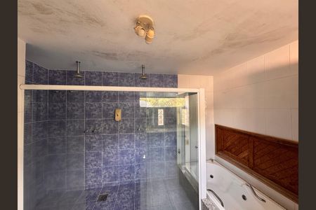 Casa de condomínio à venda com 360m², 4 quartos e 3 vagas Casa de condomínio à venda com 360m², 4 quartos e 3 vagasSuíte 1 (Master) - Banheiro
