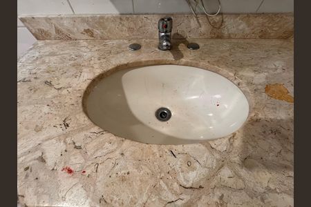 Casa de condomínio à venda com 360m², 4 quartos e 3 vagas Casa de condomínio à venda com 360m², 4 quartos e 3 vagasSuíte 4 - Banheiro
