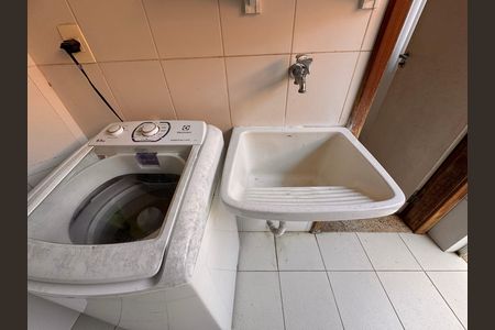 Casa de condomínio à venda com 360m², 4 quartos e 3 vagas Casa de condomínio à venda com 360m², 4 quartos e 3 vagasÁrea de Serviço
