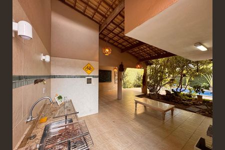Casa de condomínio à venda com 360m², 4 quartos e 3 vagas Casa de condomínio à venda com 360m², 4 quartos e 3 vagasÁrea externa