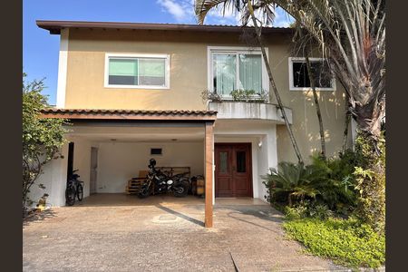 Casa de condomínio à venda com 360m², 4 quartos e 3 vagas Casa de condomínio à venda com 360m², 4 quartos e 3 vagasÁrea externa