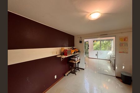Casa de condomínio à venda com 360m², 4 quartos e 3 vagas Casa de condomínio à venda com 360m², 4 quartos e 3 vagasSuíte 4