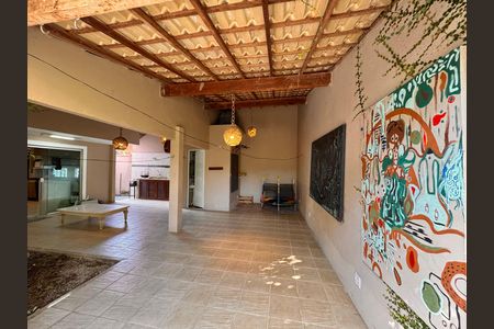 Casa de condomínio à venda com 360m², 4 quartos e 3 vagas Casa de condomínio à venda com 360m², 4 quartos e 3 vagasÁrea externa
