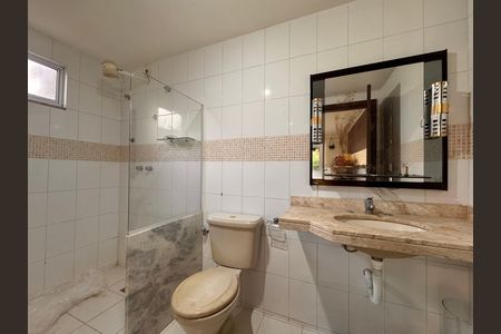 Casa de condomínio à venda com 360m², 4 quartos e 3 vagas Casa de condomínio à venda com 360m², 4 quartos e 3 vagasSuíte 4 - Banheiro