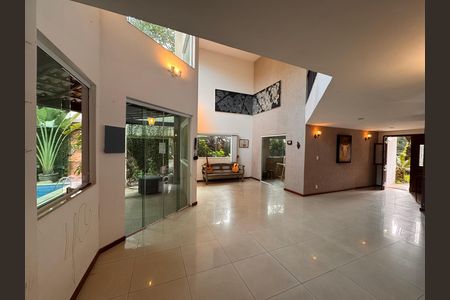 Sala de casa de condomínio à venda com 4 quartos, 360m² em Vargem Grande, Rio de Janeiro