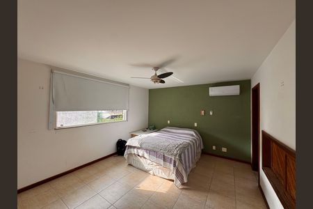 Casa de condomínio à venda com 360m², 4 quartos e 3 vagas Casa de condomínio à venda com 360m², 4 quartos e 3 vagasSuíte 1 (Master)